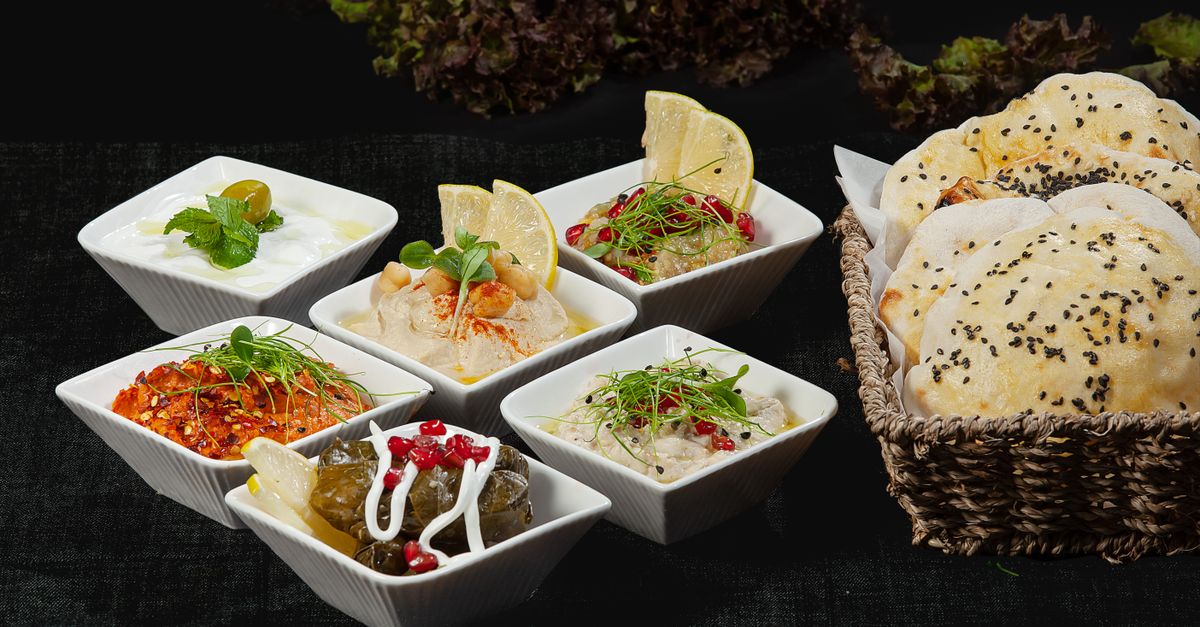 découvrez notre authentique cuisine, pleine de saveurs traditionnelles et préparée avec des ingrédients frais pour une expérience culinaire unique.